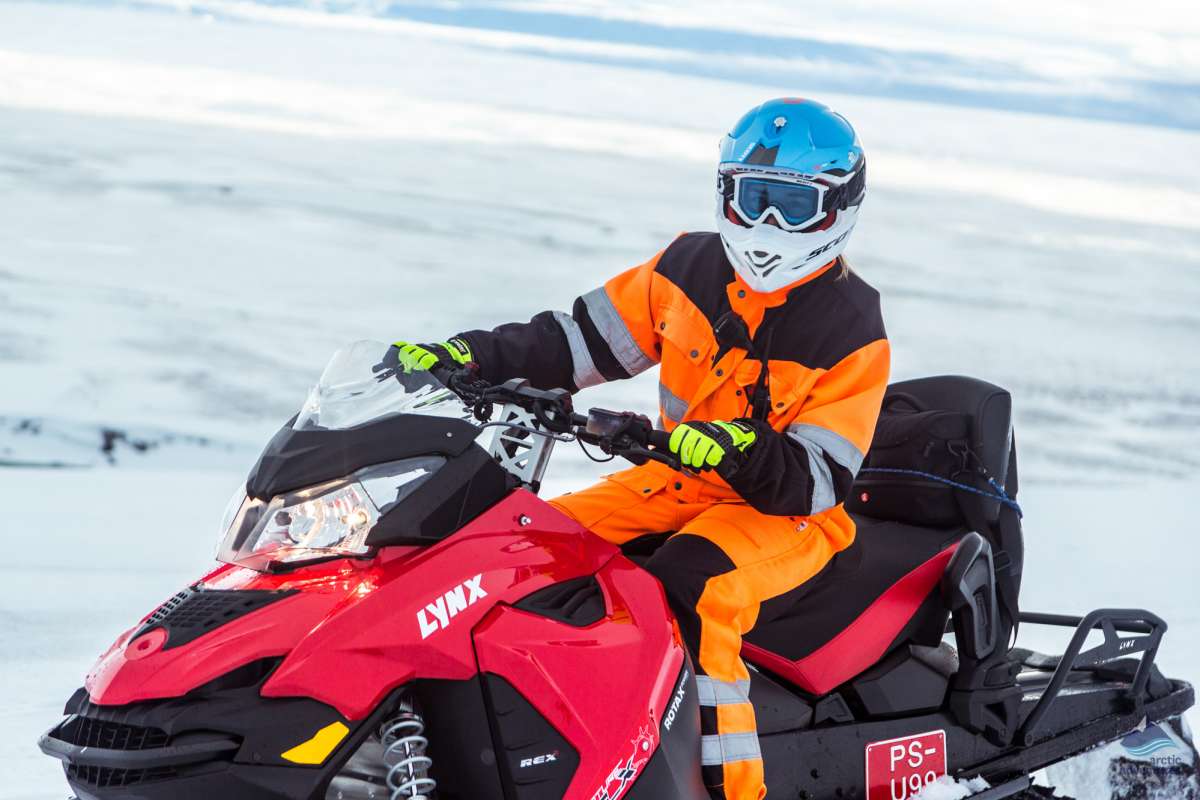Snowmobiling-tour-Langjokull-glacier-Iceland25